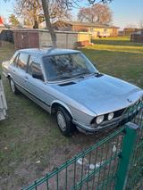 BMW 520i (E28) - BMW 520: E28
