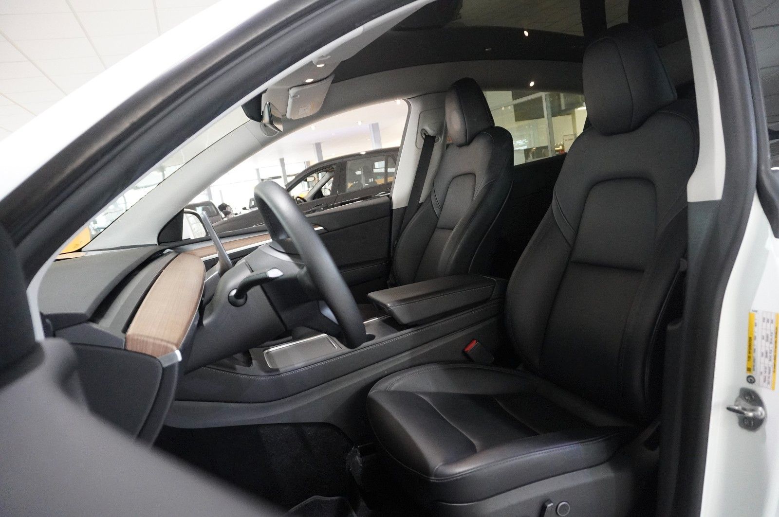 Fahrzeugabbildung Tesla Model Y LONGRANGE DUAL-MOTOR NAVI/KAMERA/DAB/AMD