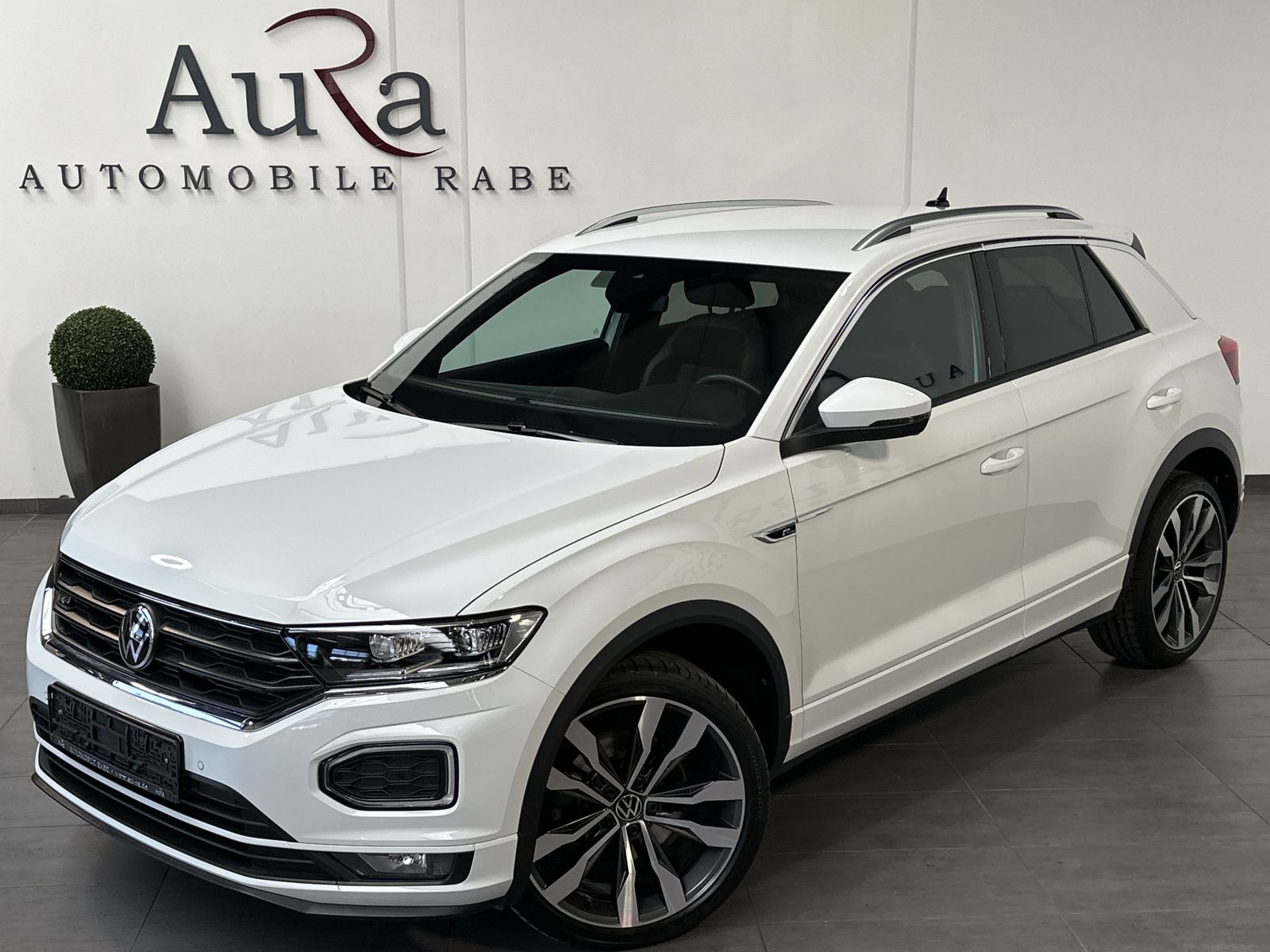 Fahrzeugabbildung Volkswagen T-Roc 2.0 TSI DSG R-Line 4M NAV+LED+ACC+AHK+KAM