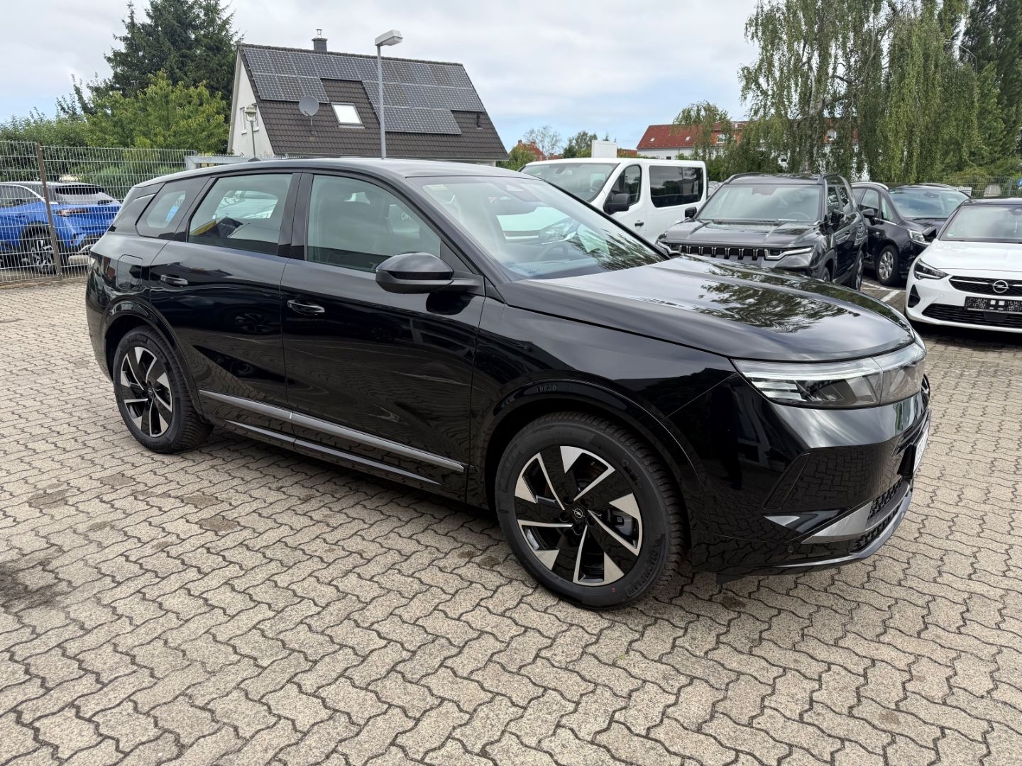 Fahrzeugabbildung Opel Grandland 1.6 Plug-in-Hybrid mit AHK+Allwetter