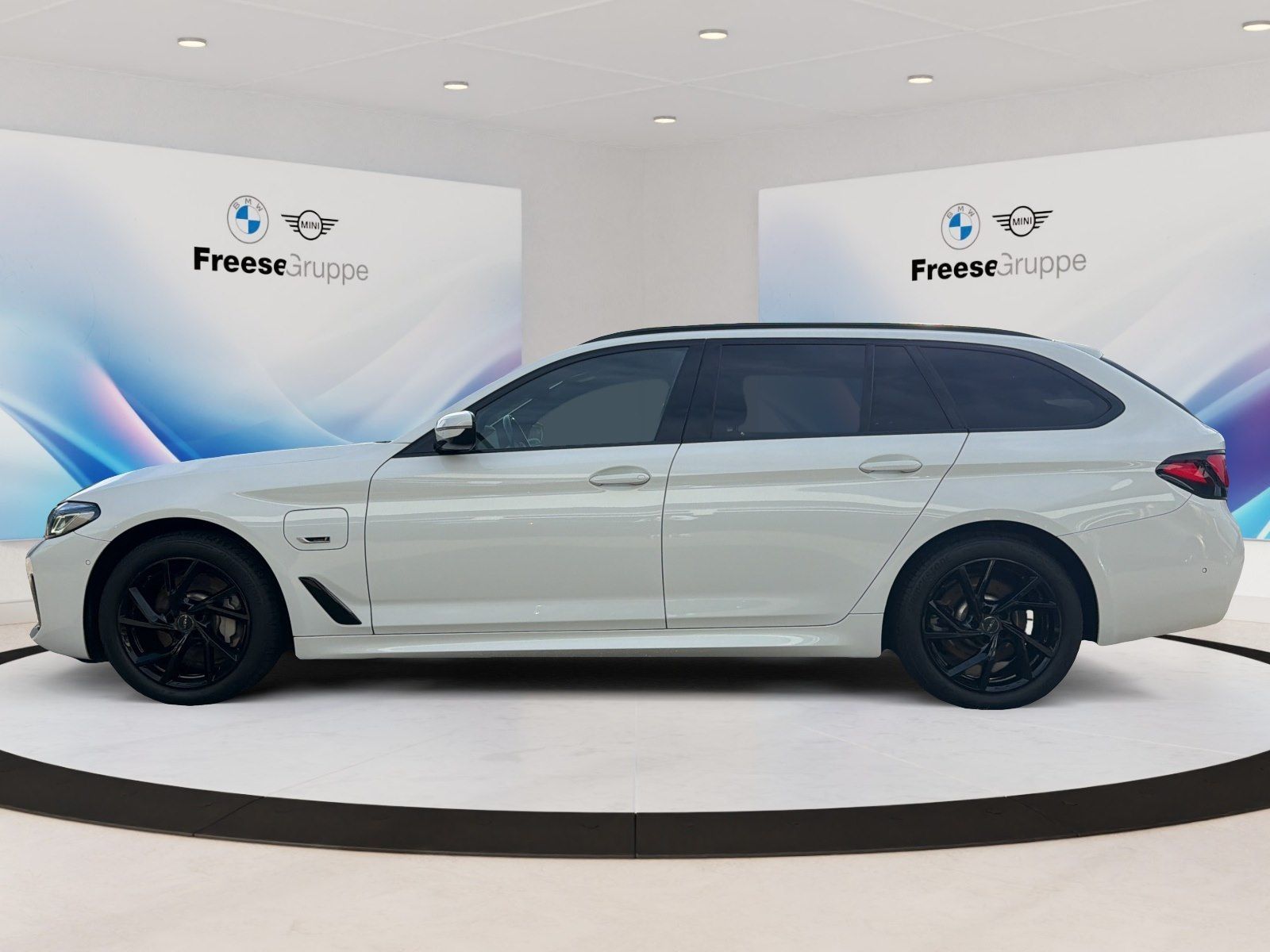 BMW 530e xDrive Touring M-Sport AHK RFK HEAD-UP NAV foto 3
