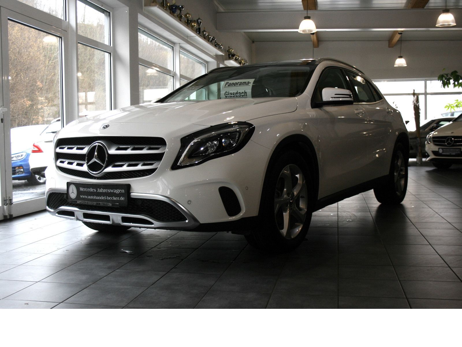 Fahrzeugabbildung Mercedes-Benz GLA 200 Urban *LED *AHK *Pano-Dach *Navi