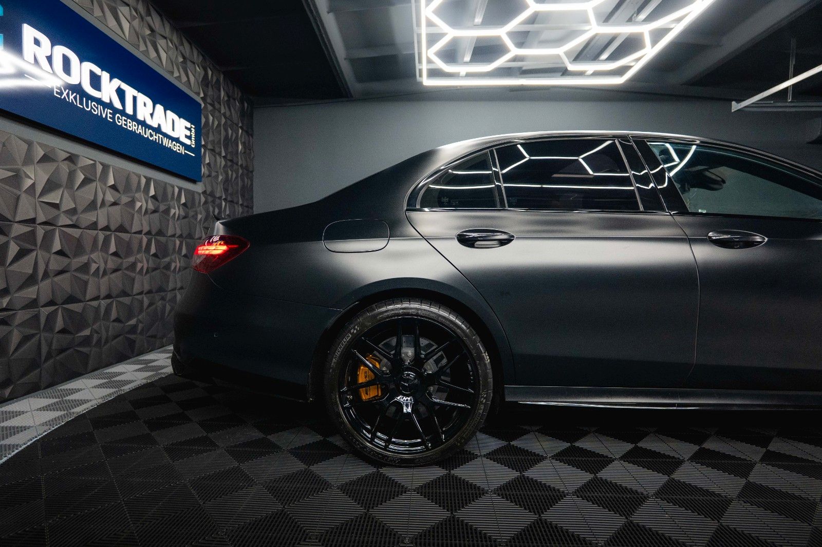 Fahrzeugabbildung Mercedes-Benz E 63 S AMG 4Matic+ Performance Night-Paket *ACC*