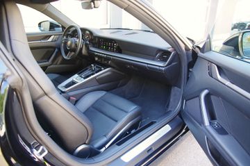 Porsche 992 Coupé*Schiebedach,Kamera,Sitzheizung,U-Frei*