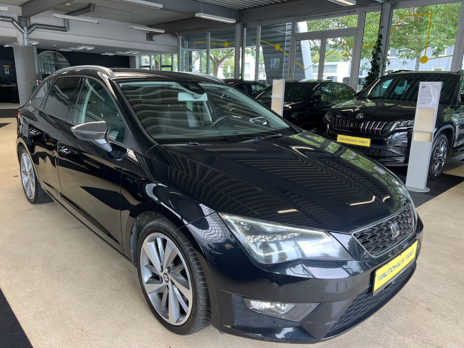 Fahrzeugabbildung SEAT Leon ST FR 2.0 TDI DSG AUTOMATIK *LED*1.HAND*