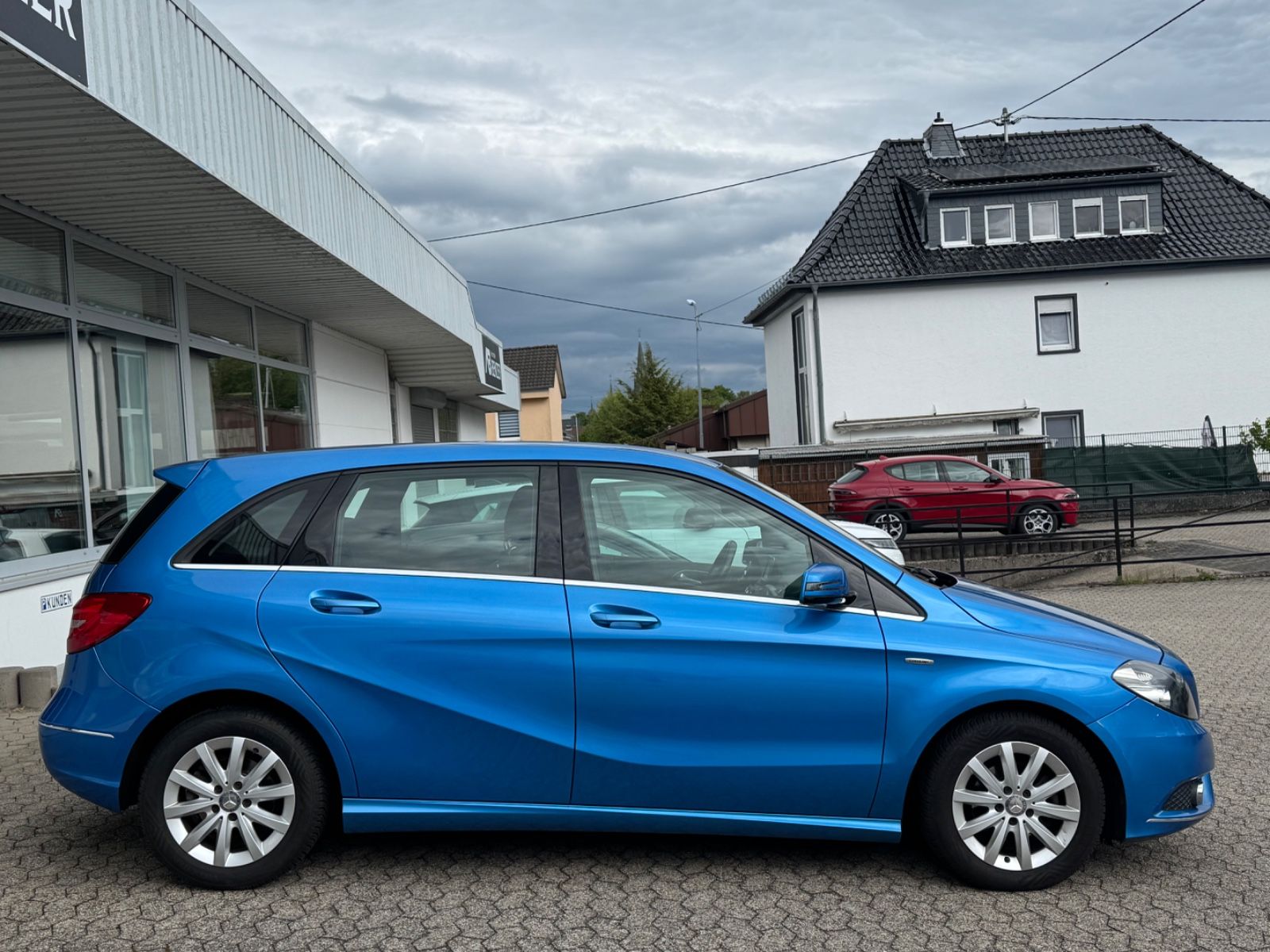 Fahrzeugabbildung Mercedes-Benz B 180 CDI/Edition E/Navigation/SHZ/MFL/ALU/