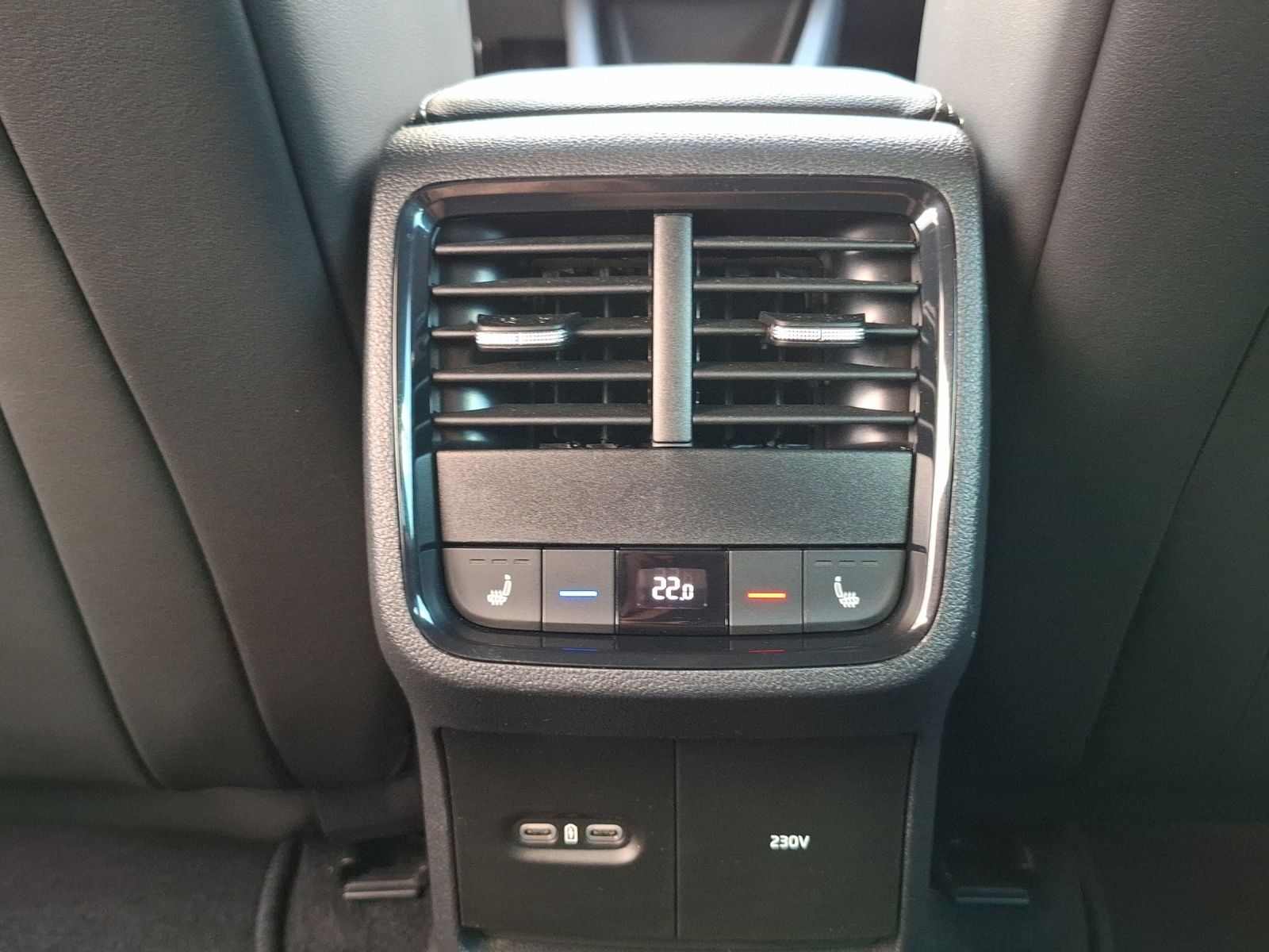 Fahrzeugabbildung SKODA Octavia Combi TDI RS Plus 4x4 Matrix Navi HUD AI