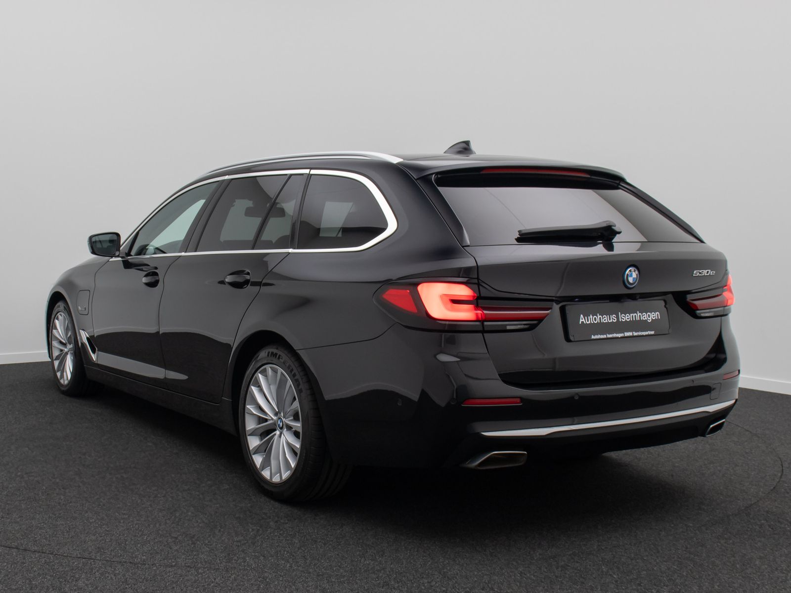 Fahrzeugabbildung BMW 530e Luxury Line Laser HUD HiFi DAB Panorama 18"