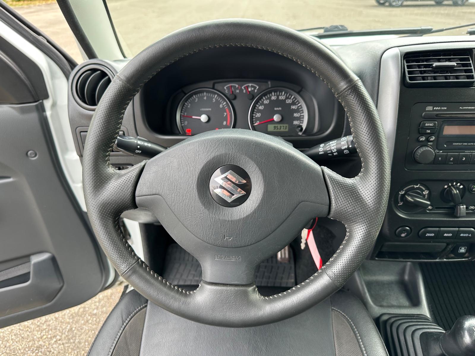 SUZUKI JIMNY 1.3 VVT 86ch 4X4 STYLE - CUIR - ATTELAGE - SIÈGES CHAUFFANTS - CLIMATISATION