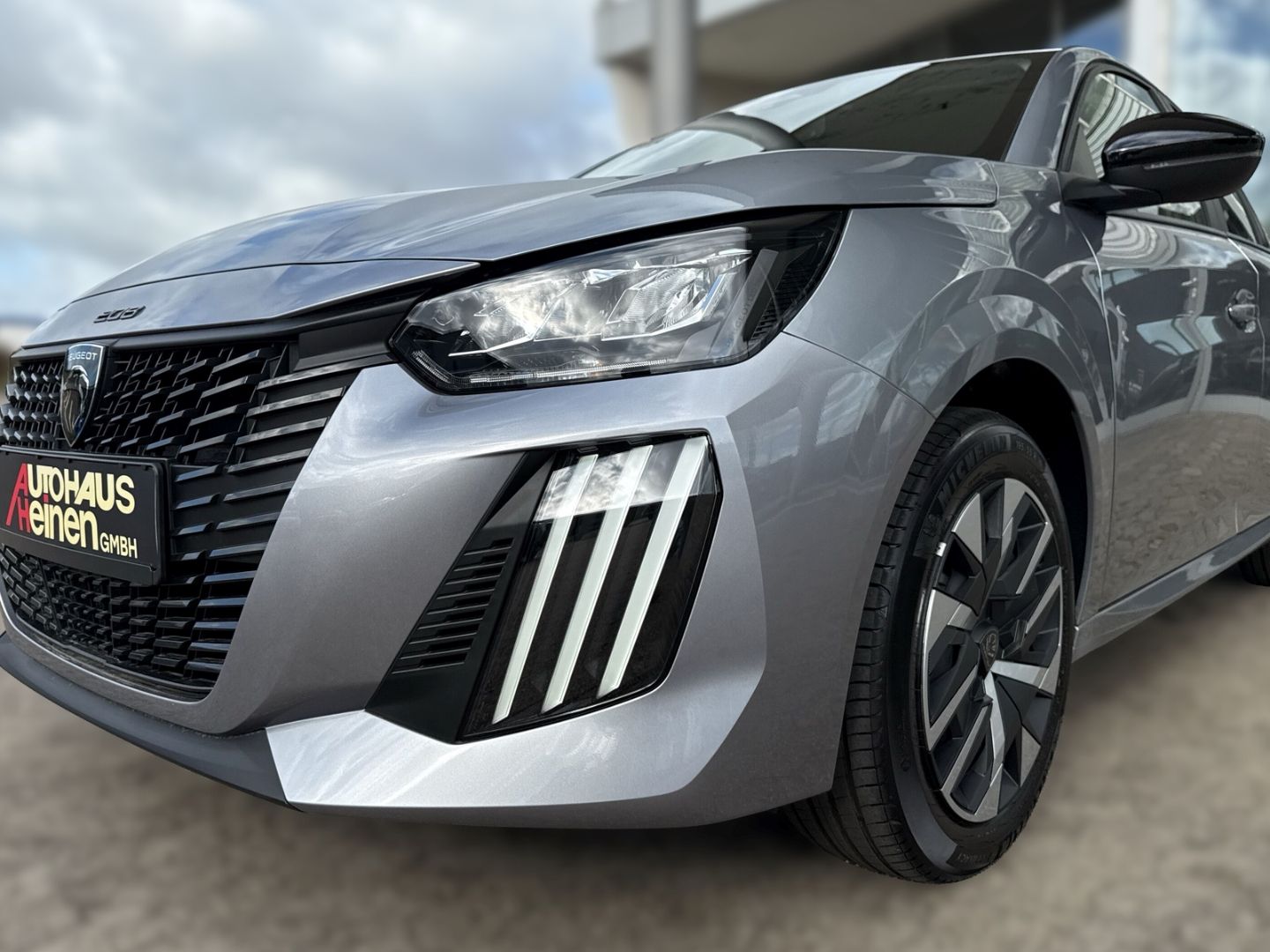 Fahrzeugabbildung Peugeot 208 Style 1.2 PureTech 100 Fahrerprofil DAB SHZ