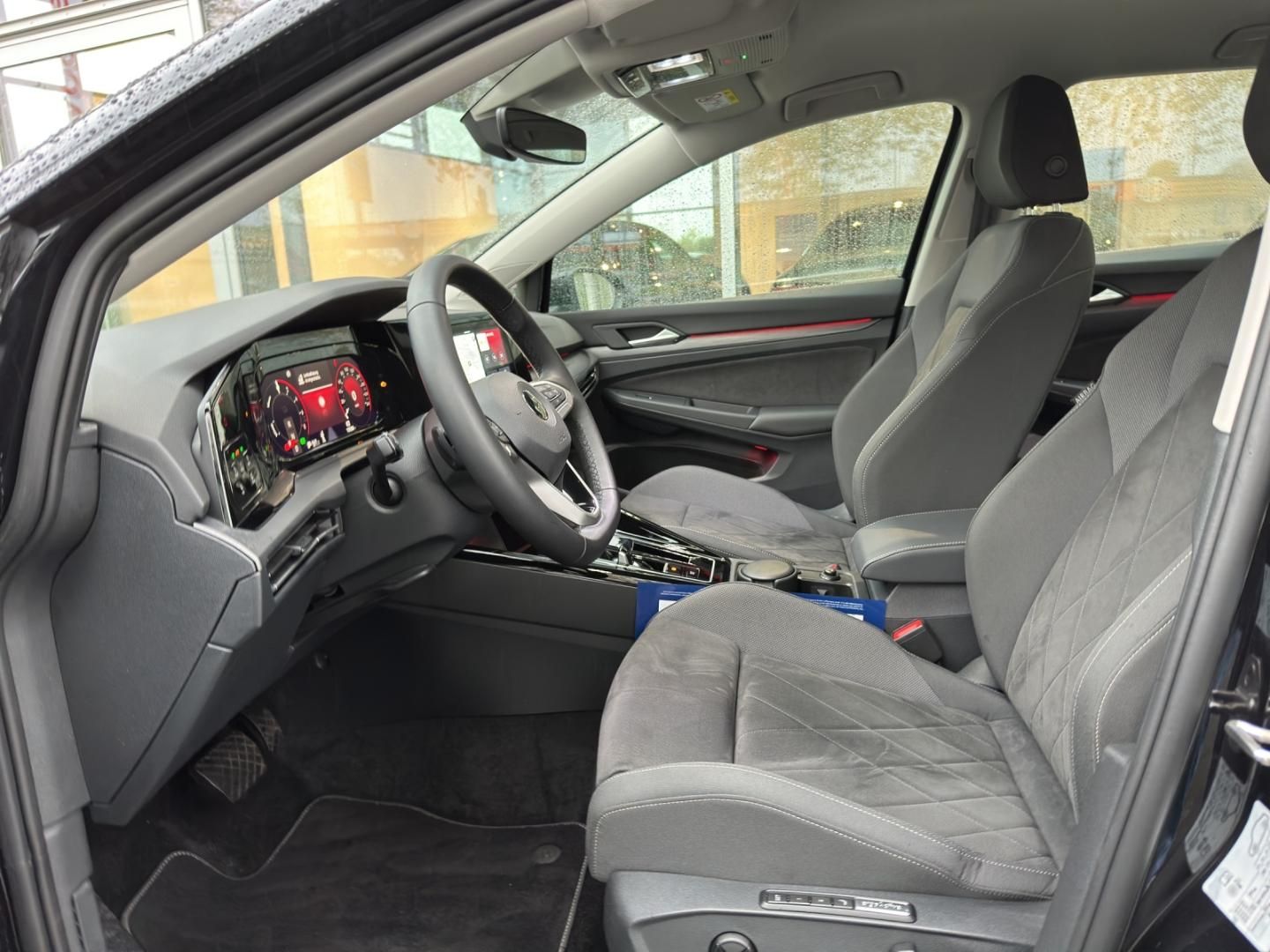 Fahrzeugabbildung Volkswagen Golf Style Style 1.4 eHybrid DSG,IQ-Light,SH,Nav