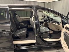 Fahrzeugabbildung Chrysler Pacifica Touring L, 3.6l V6, NEUES MODELL,CARFAX