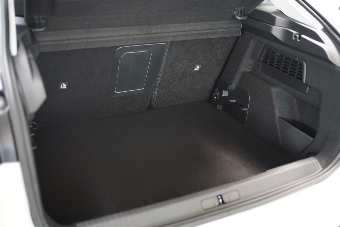 Fahrzeugabbildung Citroën C4 PureTech 130 Shine Kälte Paket Navi DAB Klima