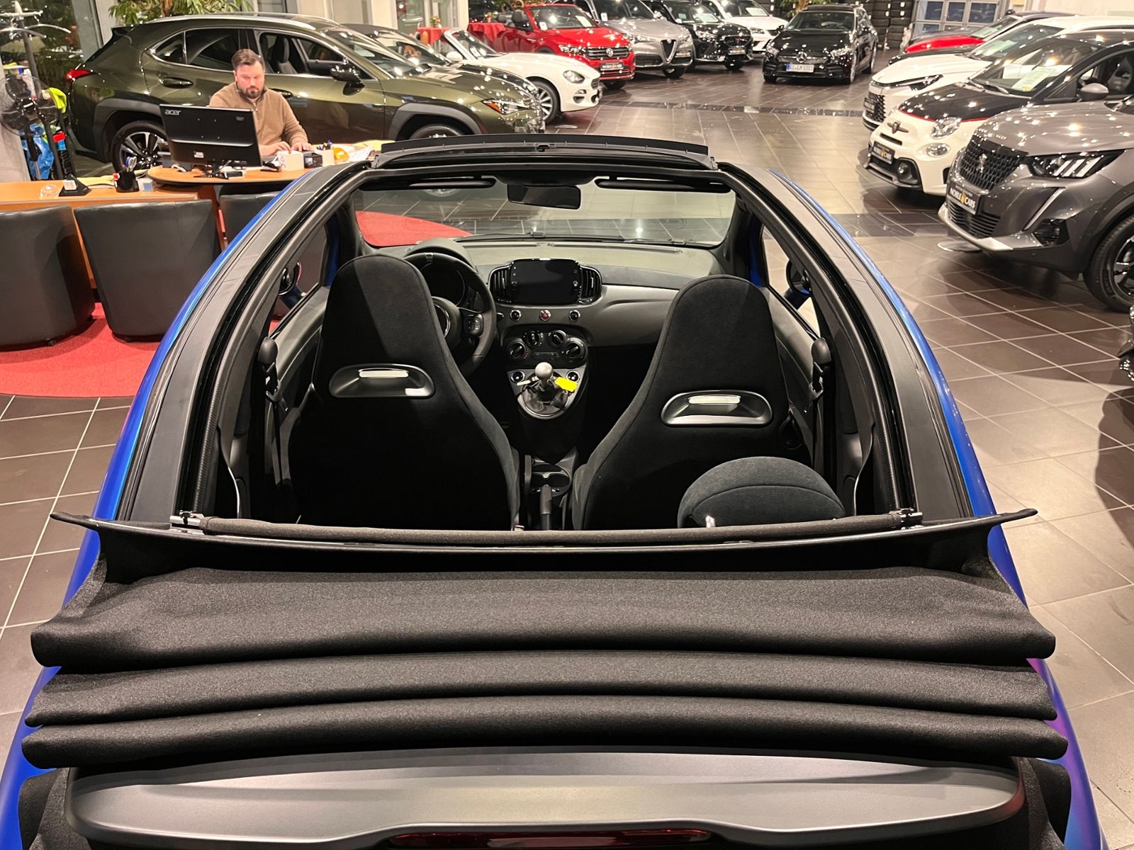 Fahrzeugabbildung Abarth 595C -BLAU MATT- LED  CARPLAY DAB ALU