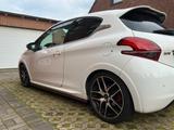 Peugeot 208 THP 208 GTi by Peugeot Sport GTi - Peugeot 208: GTI