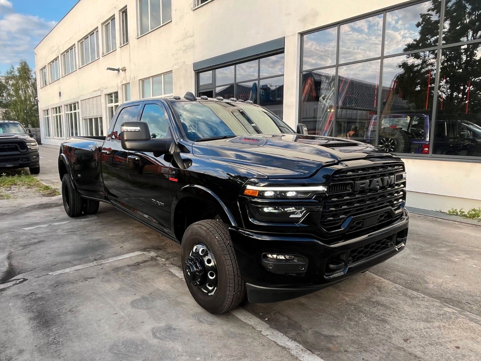 Dodge RAM 3500 Dually Crew Cab Limited 6.7TD HO imagem 2