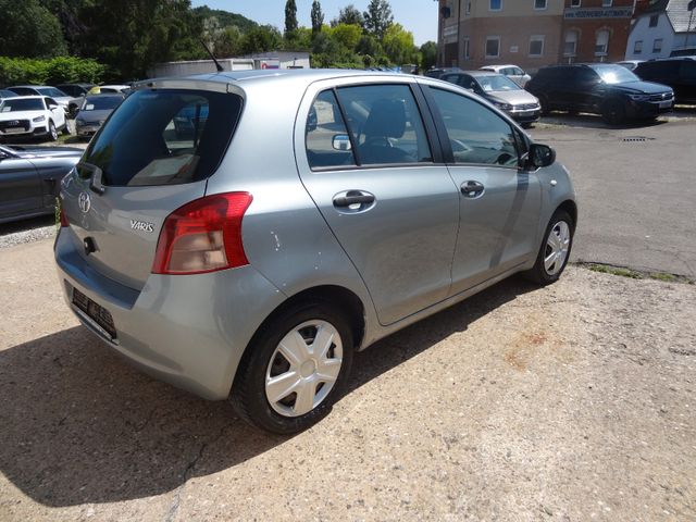 Fahrzeugabbildung Toyota Yaris Cool/1.Hand/59.000km/Klima/8-fach Bereift/