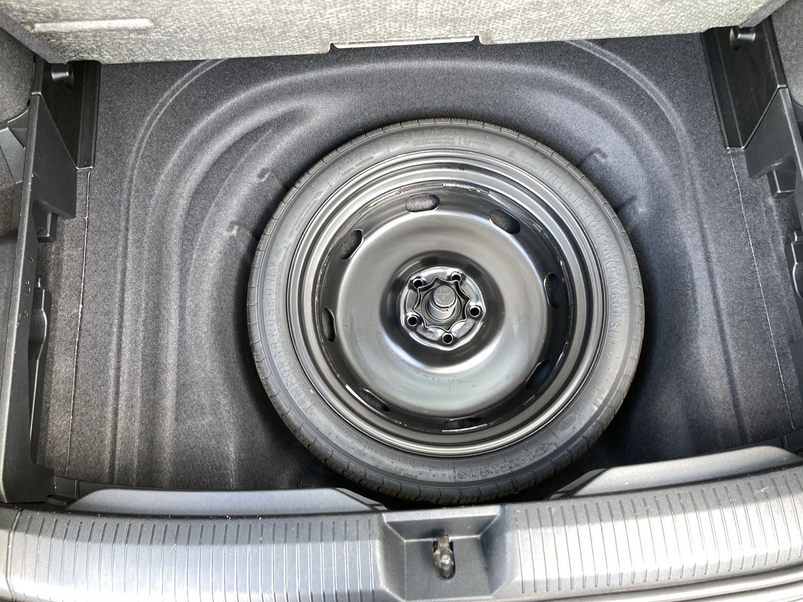 Fahrzeugabbildung Volkswagen Golf VIII Variant TDI Style DSG LED Navi ACC PDC