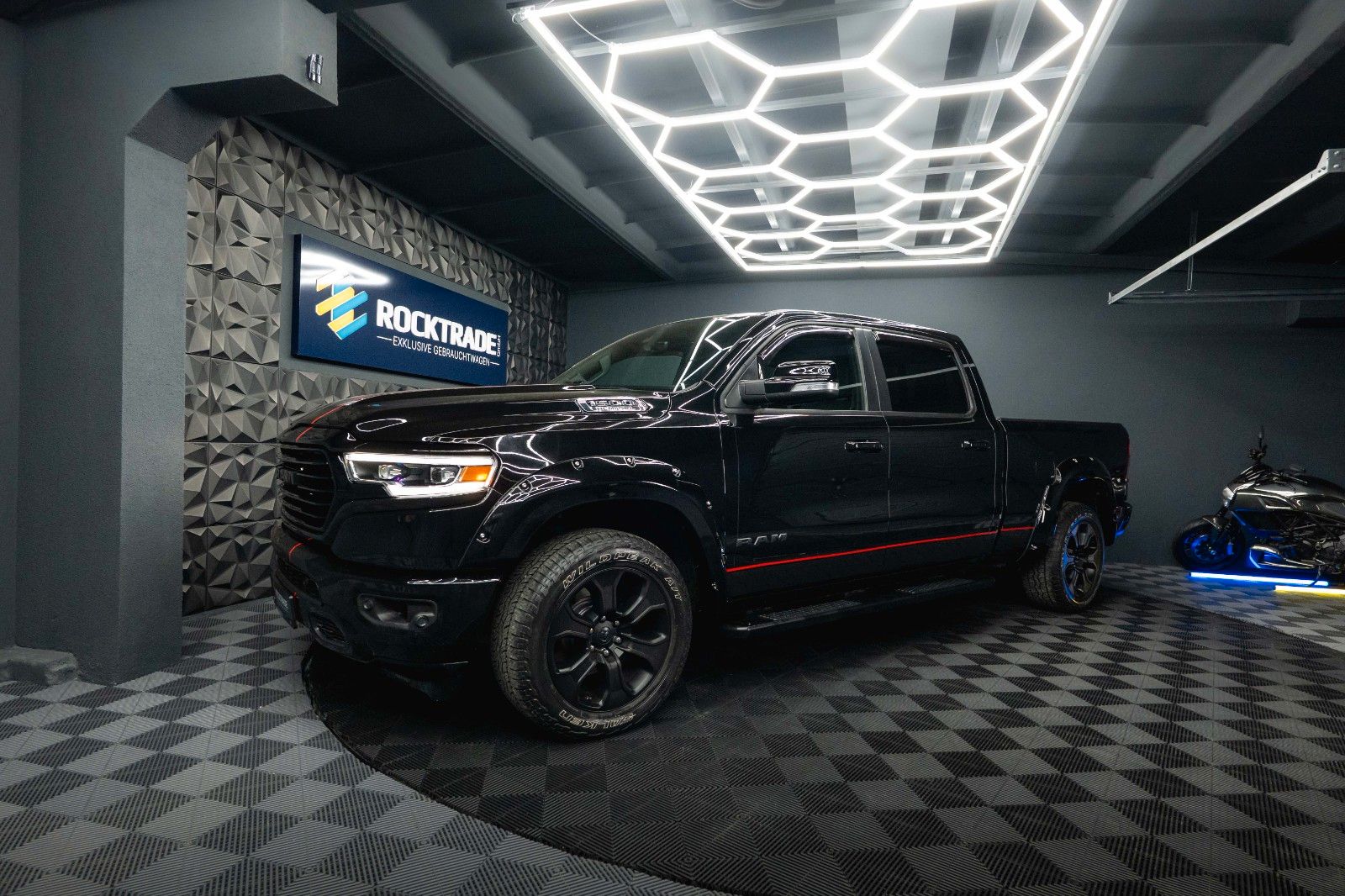 Fahrzeugabbildung Dodge RAM 5.7 V8 HEMI 4x4 BLACK Limited Longbed 19%