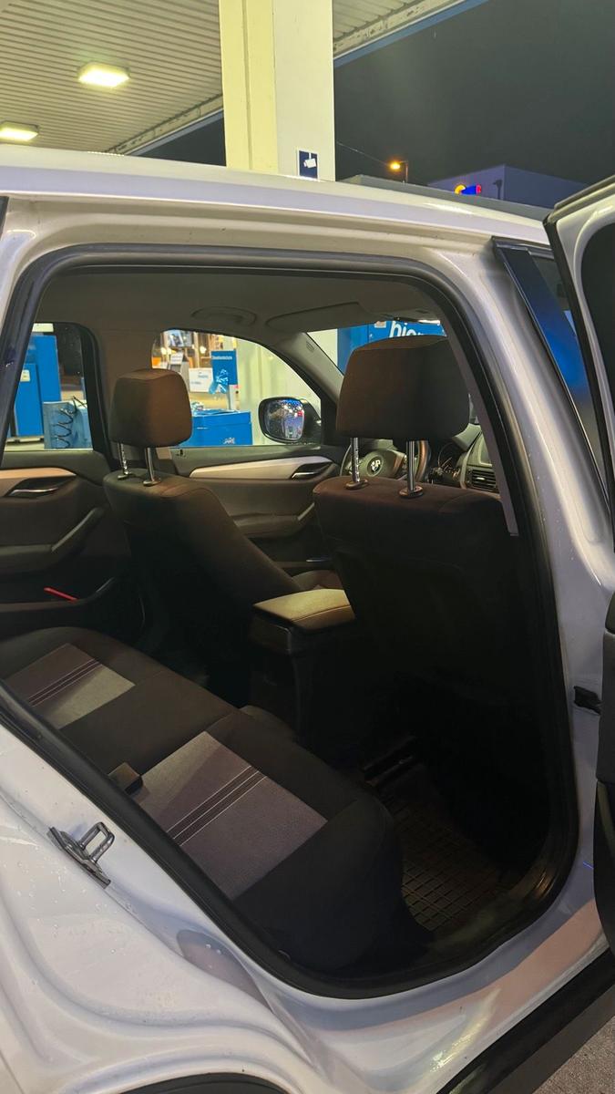 BMW X1 2011 — photo 8