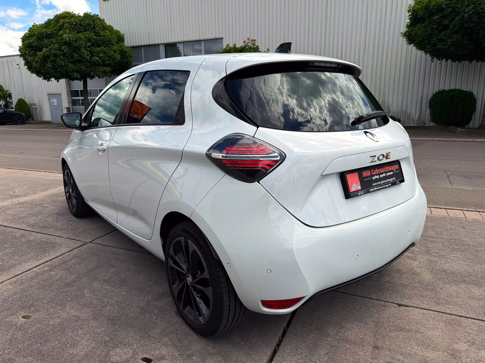Fahrzeugabbildung Renault ZOE R135 Iconic 52kWh KAM NAV BOSE SHZ PDC LED