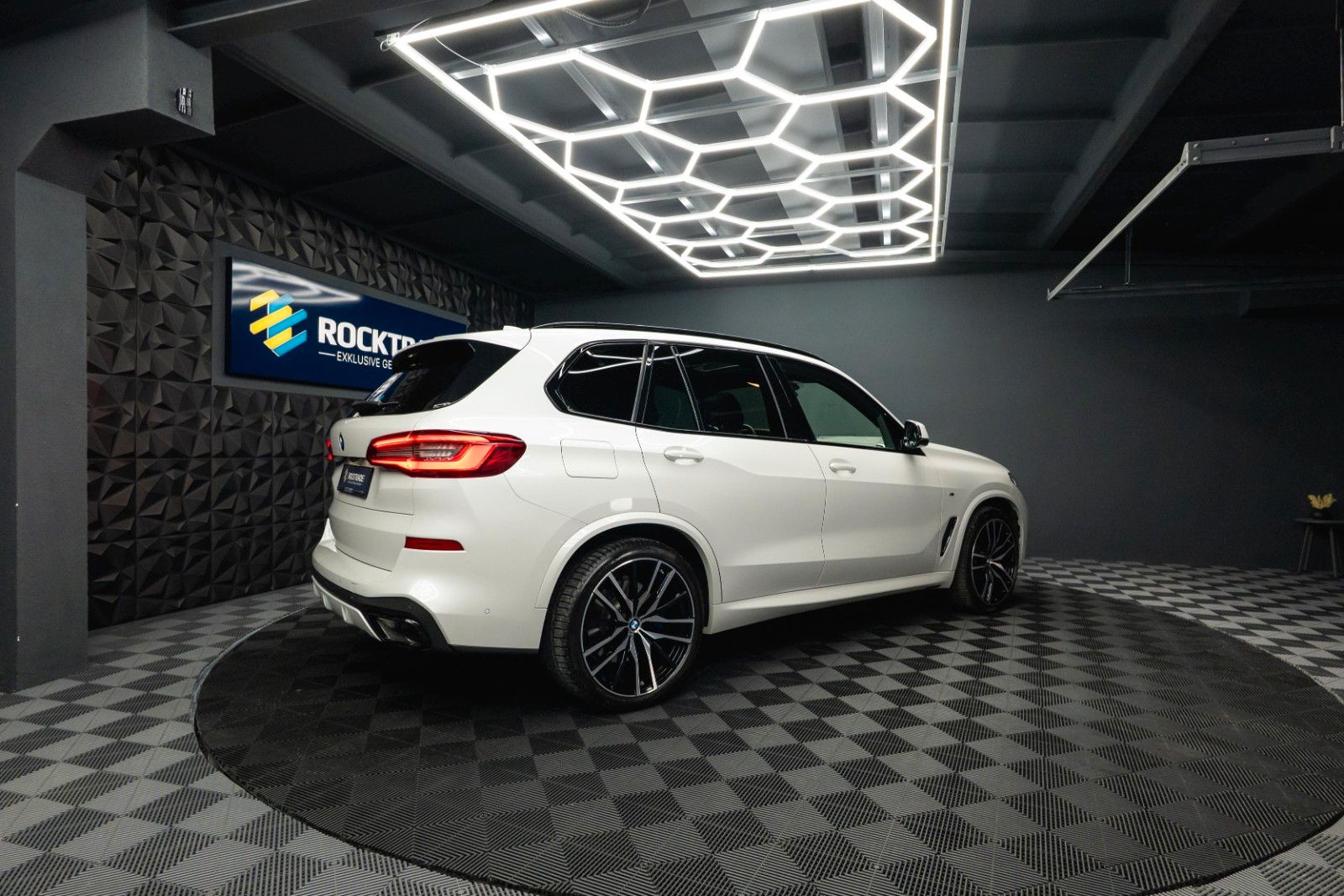 Fahrzeugabbildung BMW X5 M50i Shadow Line | ACC | Pano | Laser | Sky