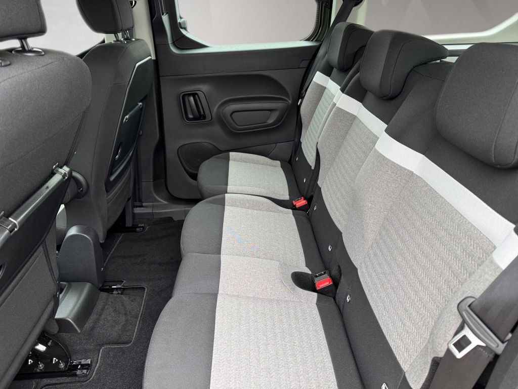 Fahrzeugabbildung Citroën Berlingo XL Diesel 130 PLUS 7-Sitzer