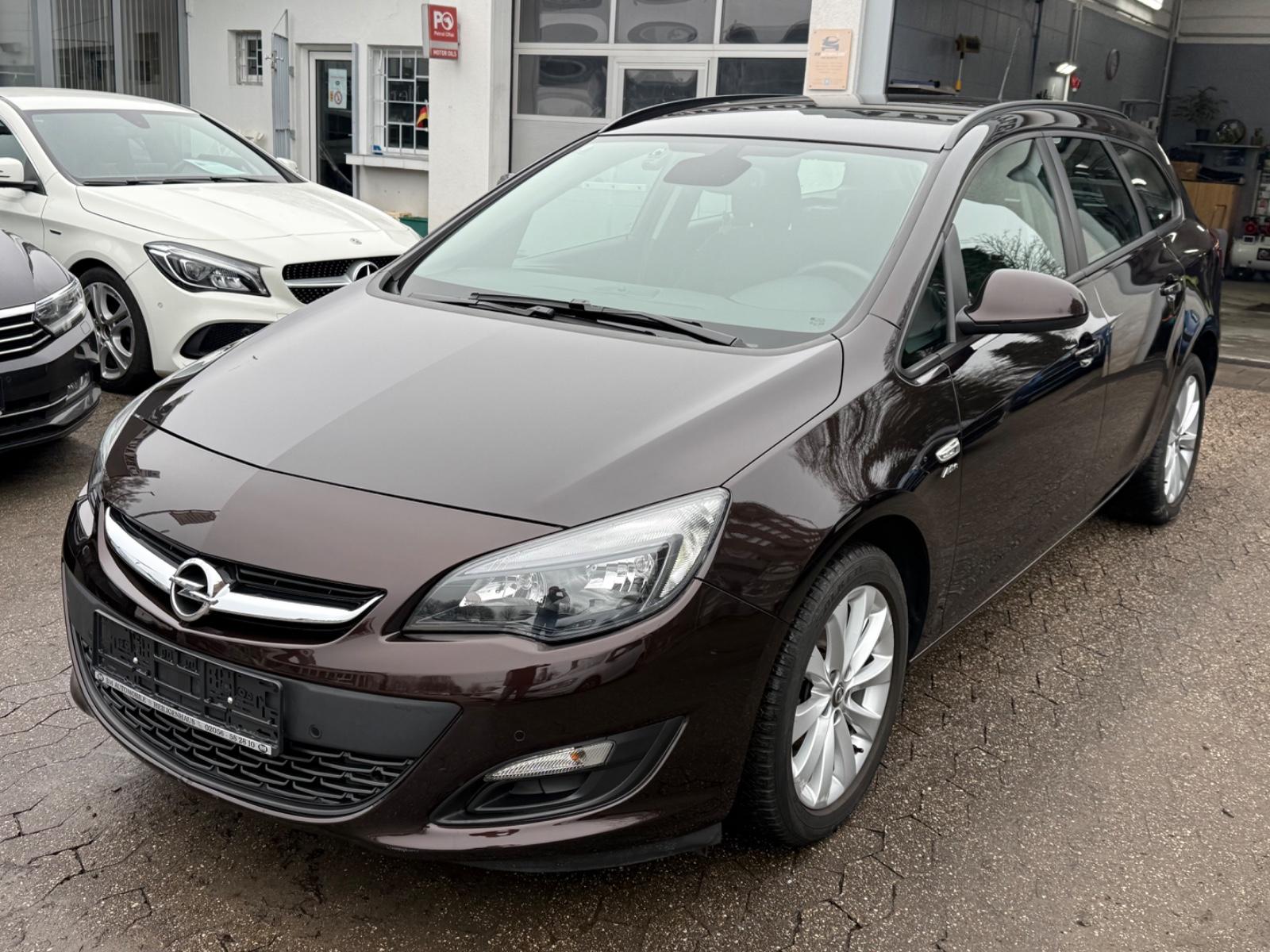 Opel Astra J SportsTourer*Fahrradträger*PDC*Tempo