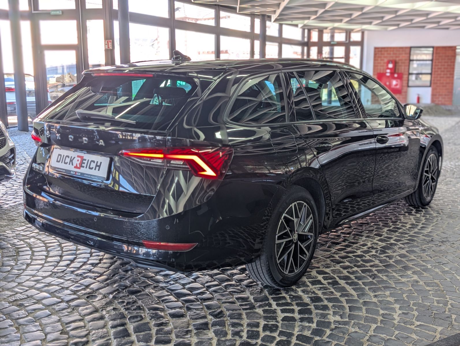 Fahrzeugabbildung SKODA Octavia 2.0TDI Clever AMBI MASSAGE PANO VIRT LED