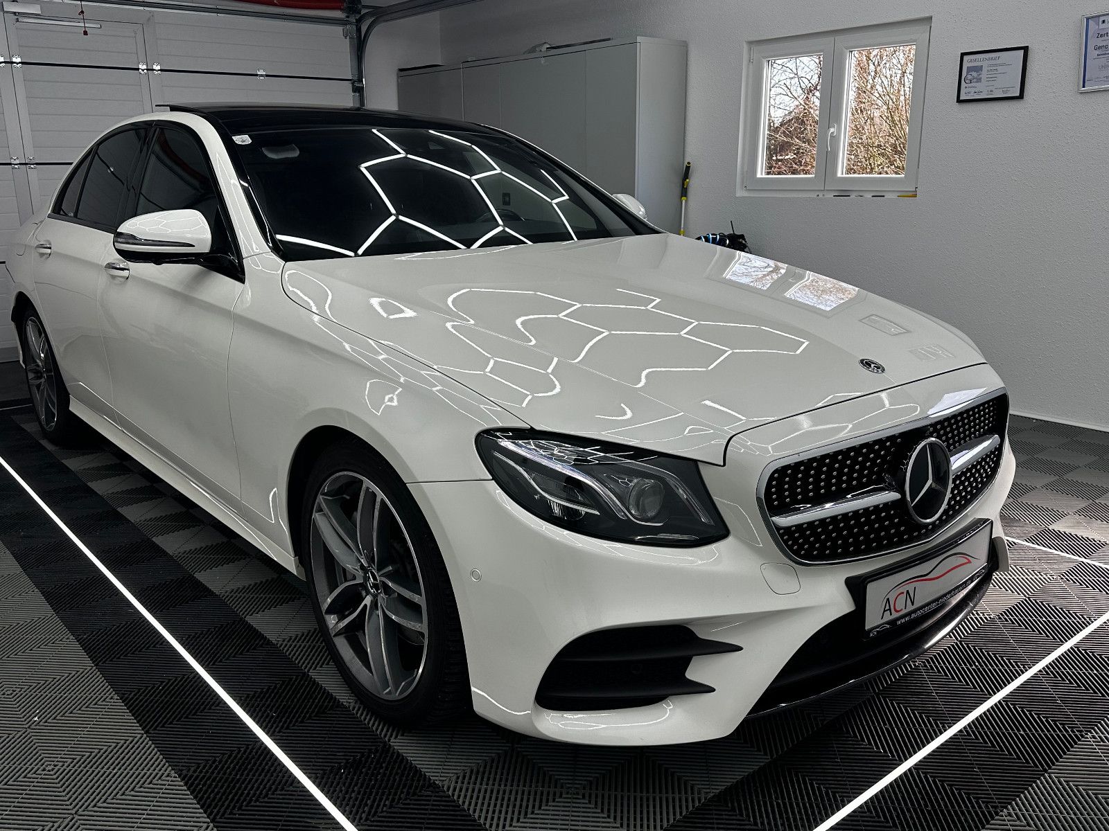 Fahrzeugabbildung Mercedes-Benz E 350d AMG-LINE/WIDESCREEN/360°KAM/PANO/E43 Opt.