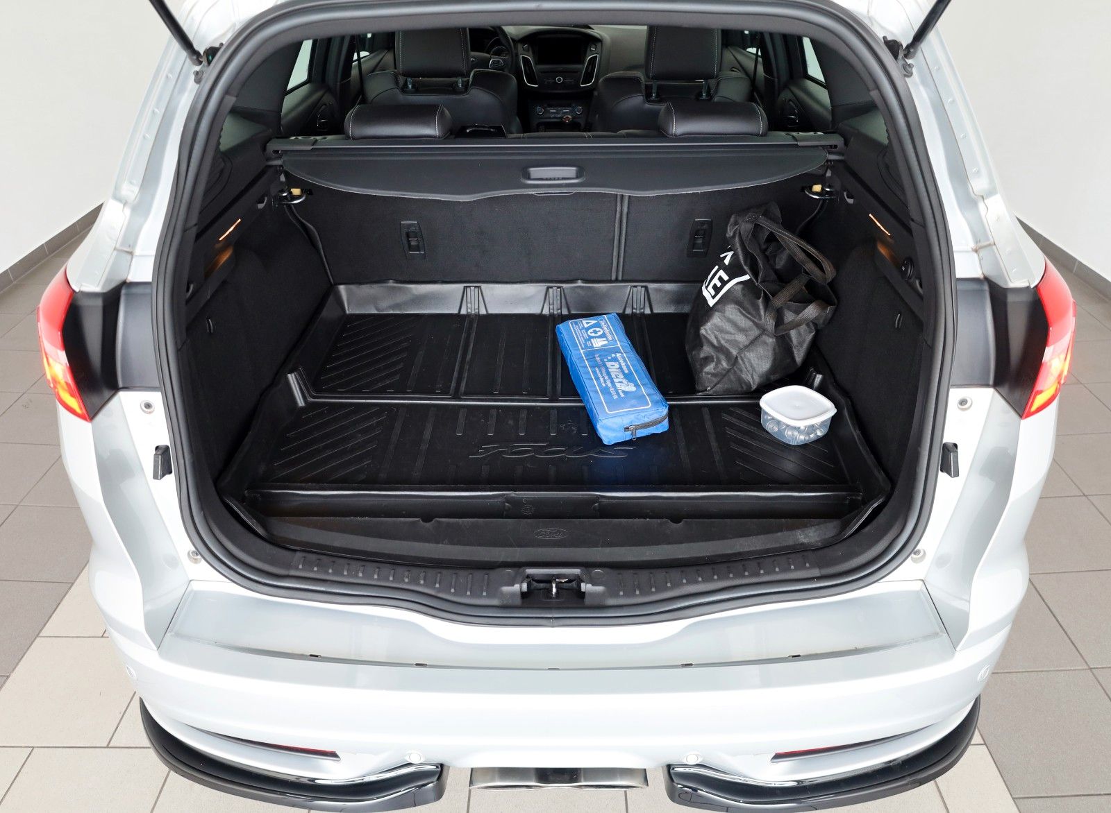 Fahrzeugabbildung Ford Focus Turnier ST Recaro,Leder,Navi,Xenon,Sony,SH