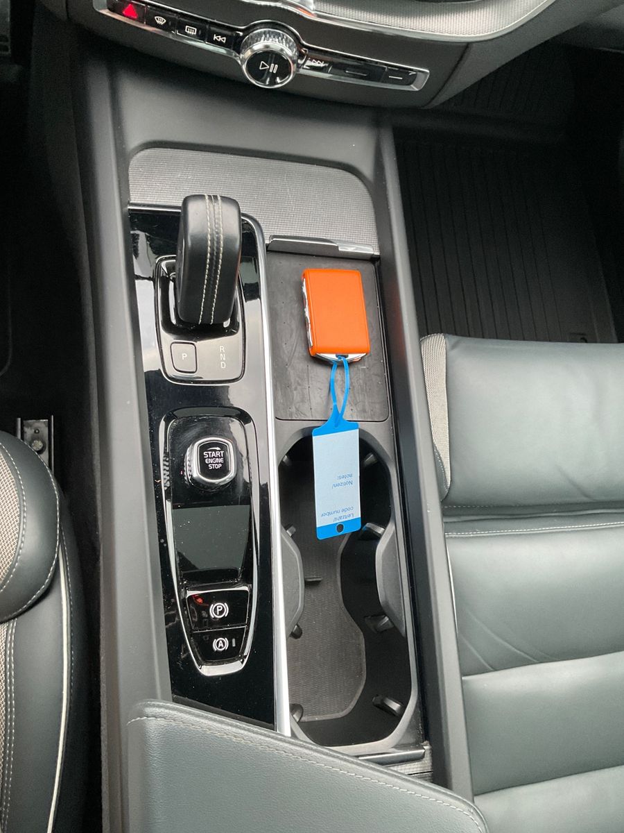 Fahrzeugabbildung Volvo XC 60 XC60 R Design AWD,AHK,Kamera,Pano,LED