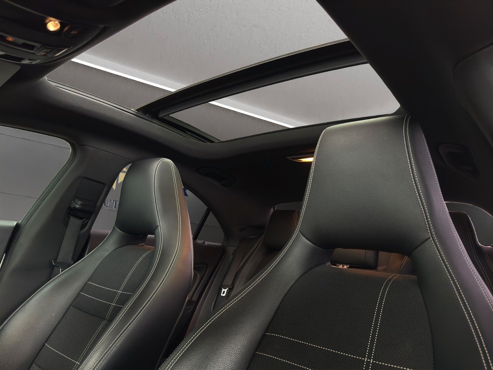 Fahrzeugabbildung Mercedes-Benz CLA 180 *Pano*Automatik*Bi-Xen*Navi*Sitzheizung