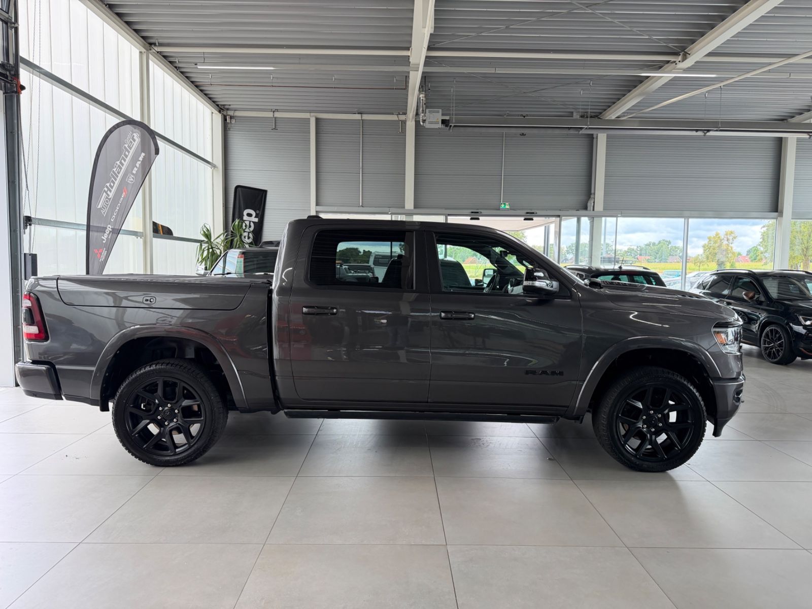 Fahrzeugabbildung Dodge RAM 1500 5,7 Laramie NIGHT LPG Luft RamBox