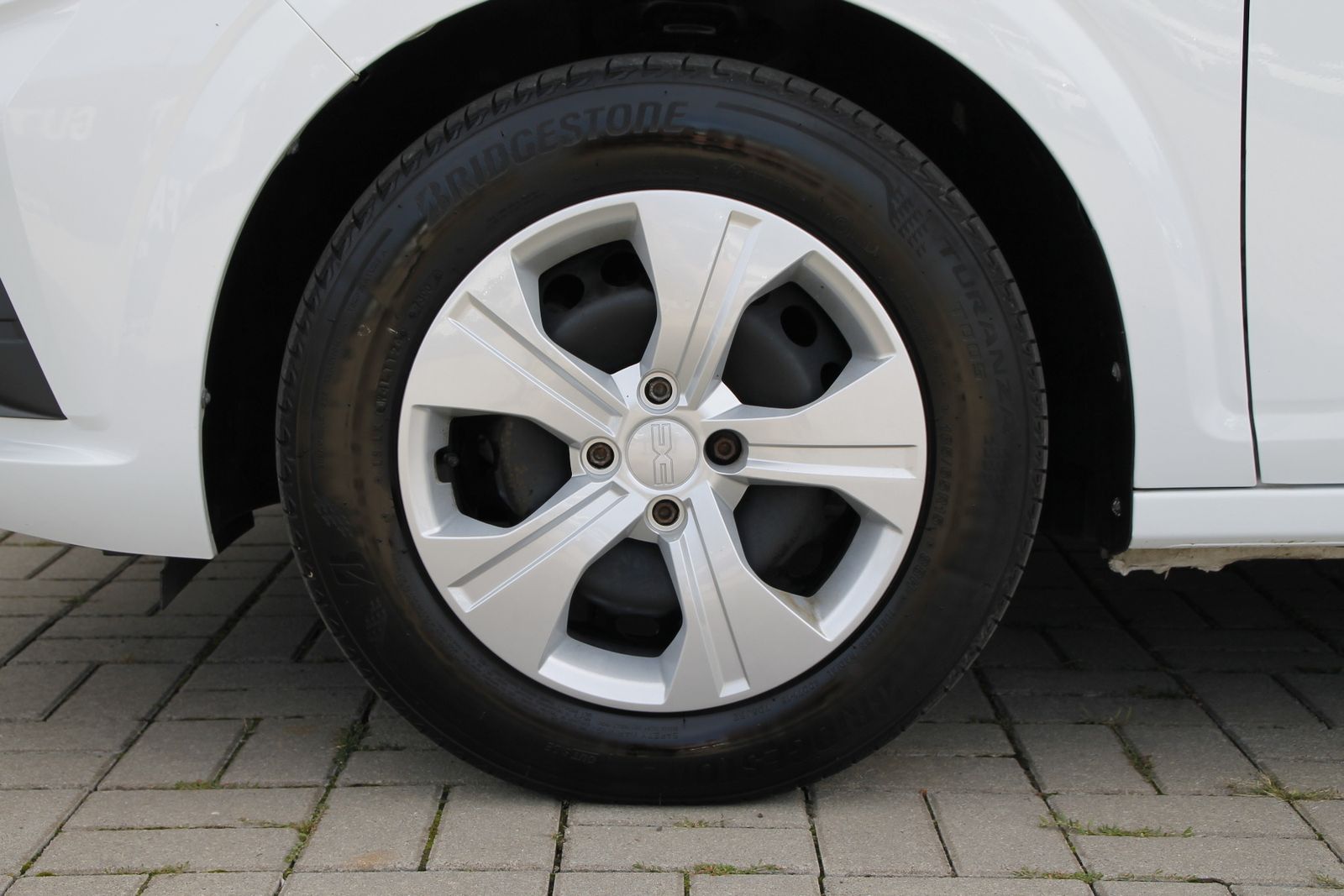 Fahrzeugabbildung Dacia Sandero Essential TCe 90