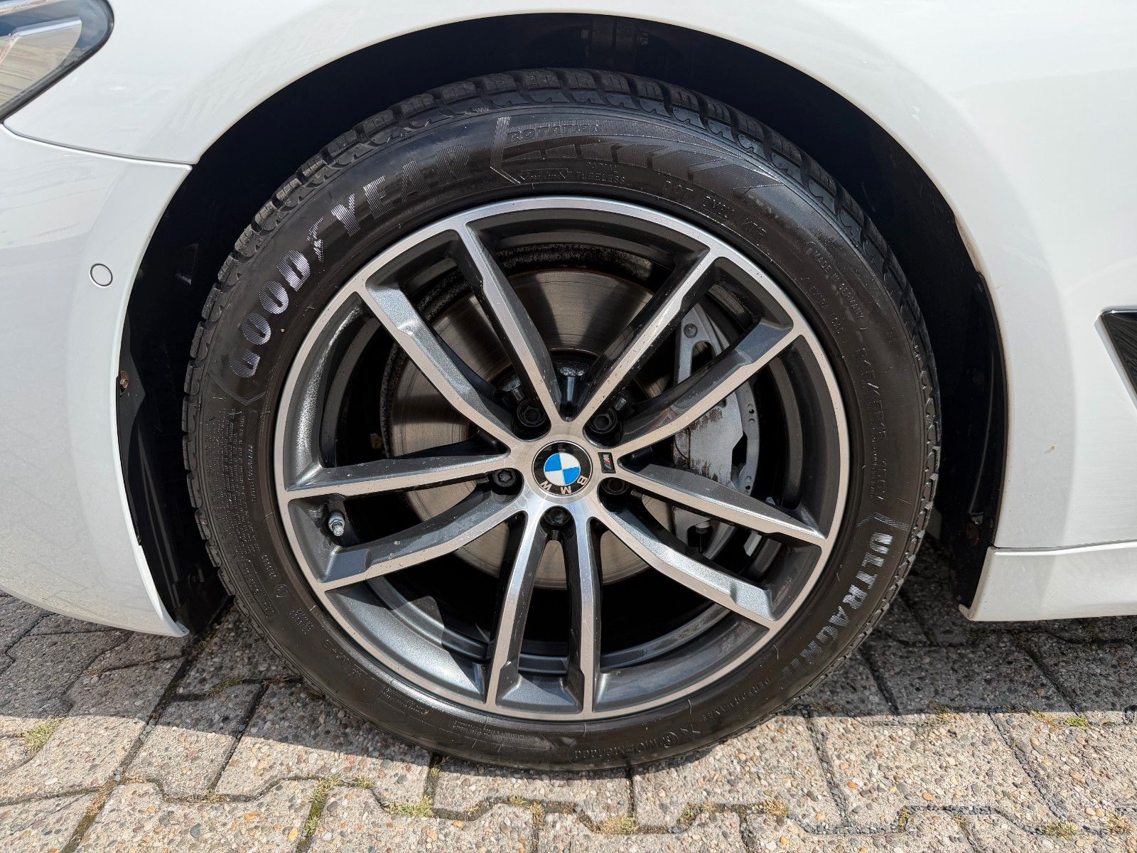 Fahrzeugabbildung BMW 540d Touring xDrive M Sport AHK PANO HUD LEDER