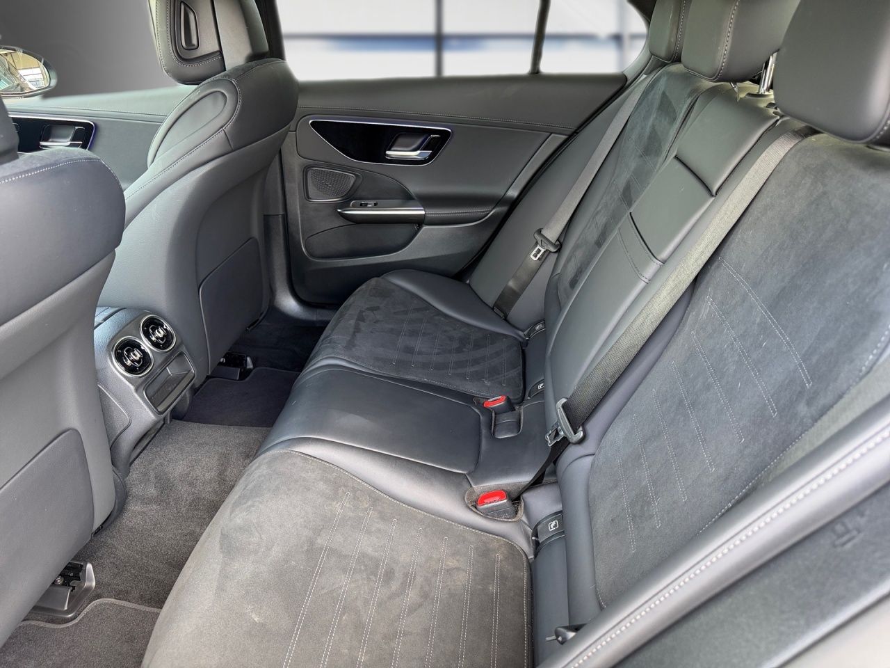Fahrzeugabbildung Mercedes-Benz C 300 d AMG+NIGHT+AMBIENTE+DISTRONIC+KAMERA+