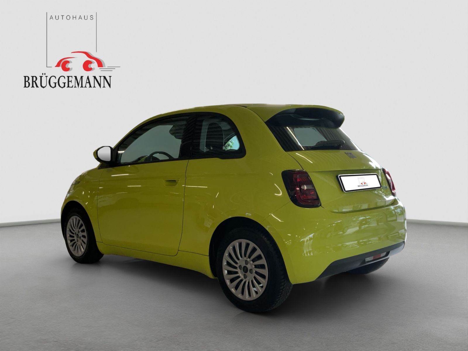 Fahrzeugabbildung Fiat 500e 23,8 kWh + Ganzjahresreifen