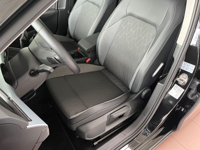 Fahrzeugabbildung Volkswagen Golf 1.5 eTSI DSG GOAL MATRIX NAVI AHK GJR