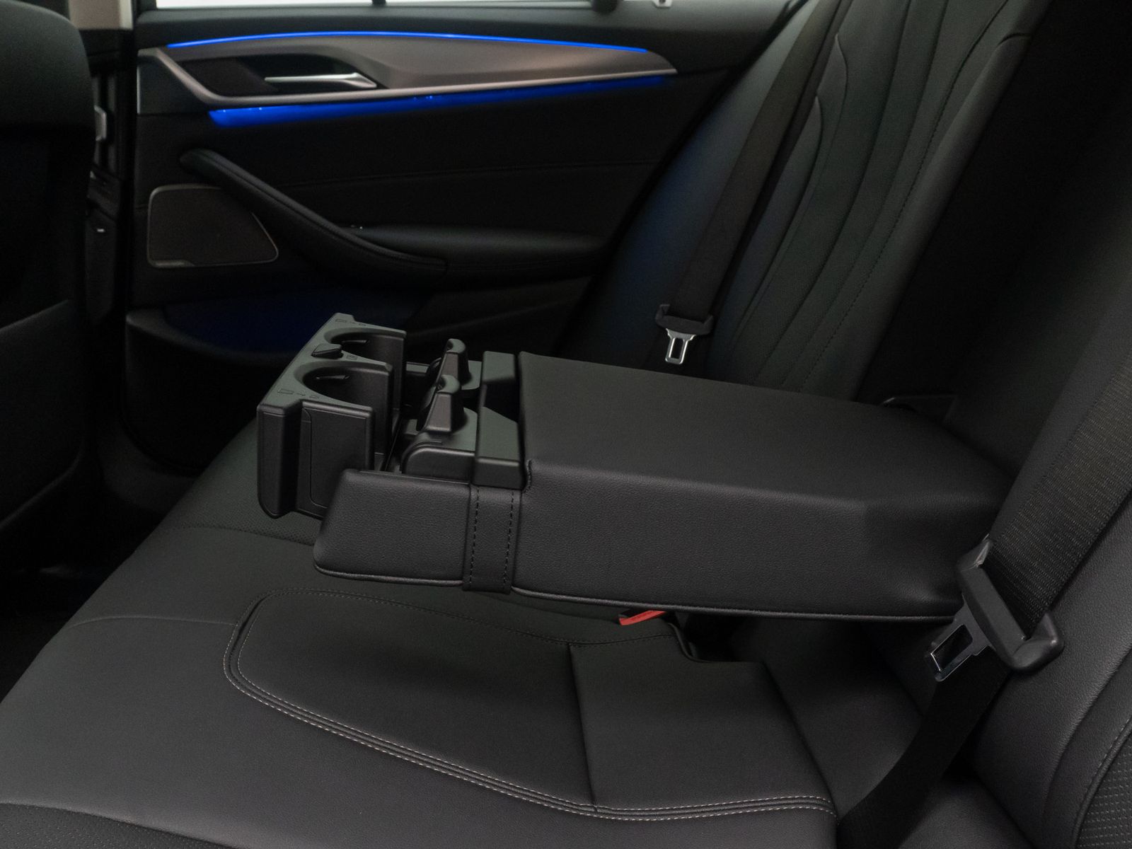 Fahrzeugabbildung BMW 530d xD ACC HUD DAB Kamera AHK Alarm H/K Sport