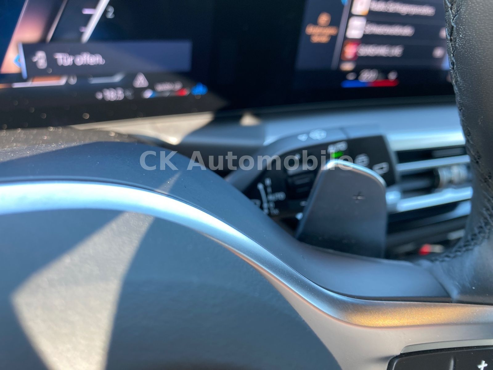 Fahrzeugabbildung BMW 320d xDrive Touring M-Sport/Navi/LED/ACC/360°Kam