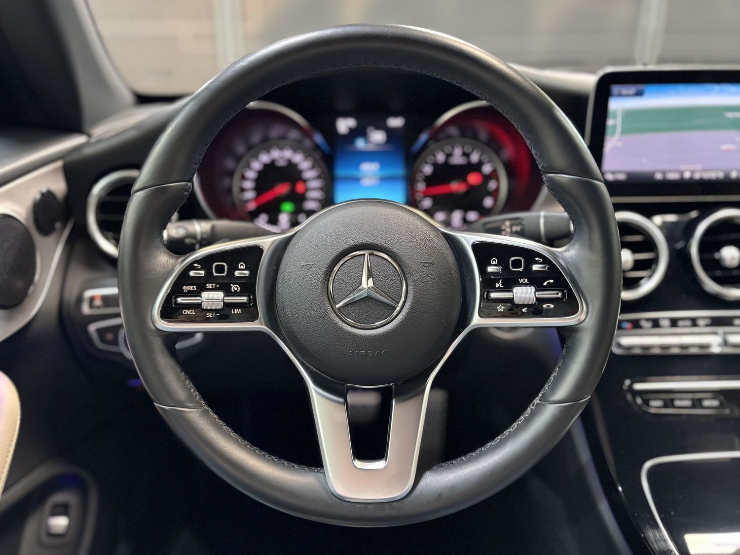 Fahrzeugabbildung Mercedes-Benz C 180 AMG Night#LED#Leder#Airscarf#Memory#Kamera