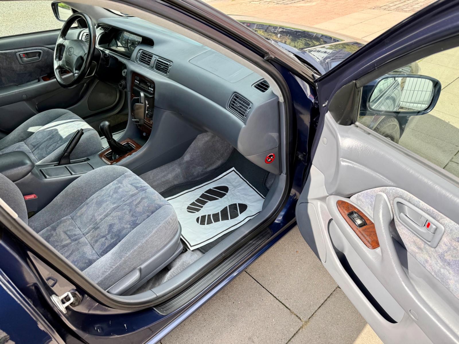 Toyota Camry 2.2 * TÜV NEU * KLIMAAUTOMATIK