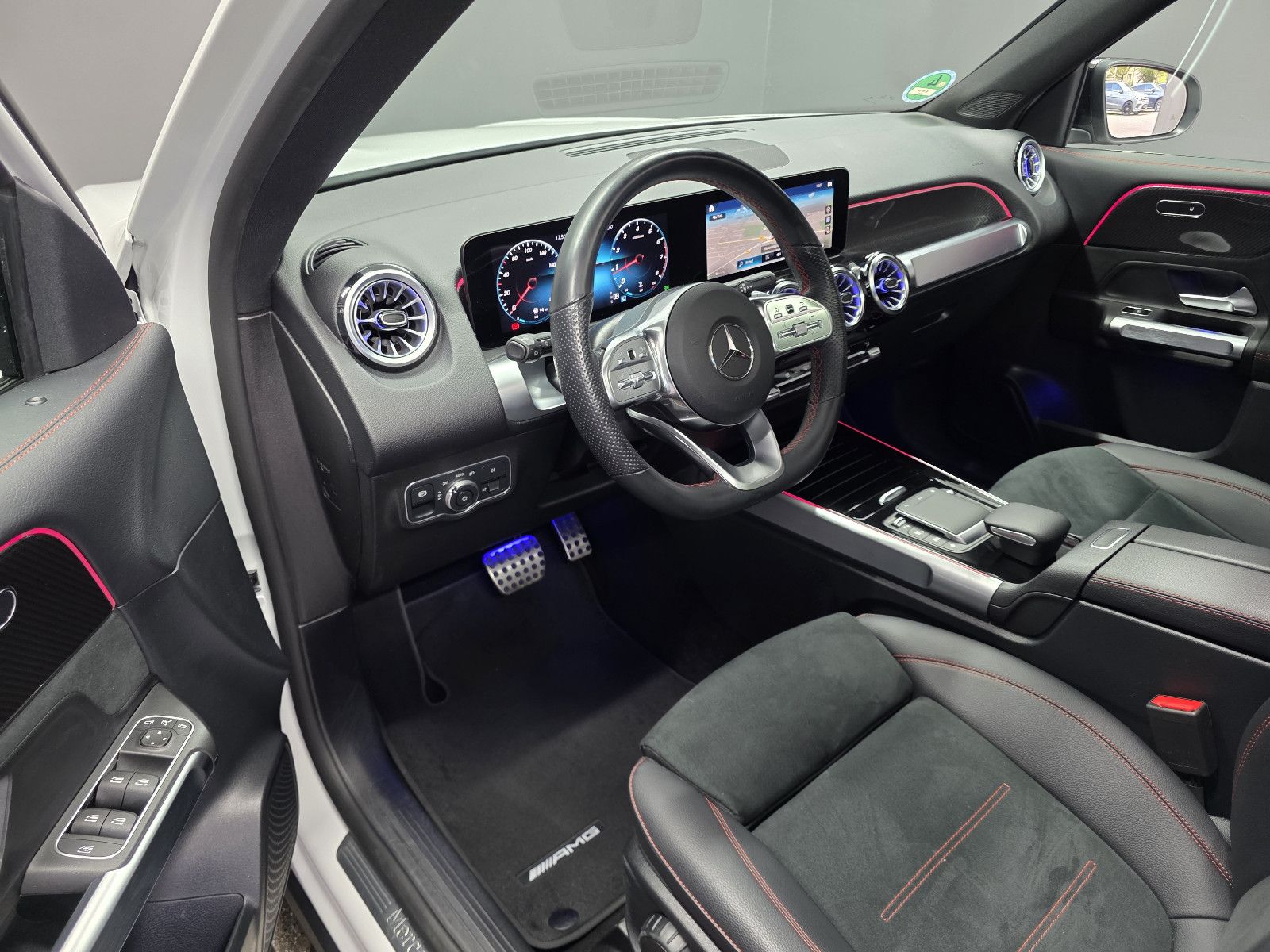 Mercedes-Benz GLB 200 4MATIC, AMG LINE, PANO, DISTRONIC, R-KAM foto 7