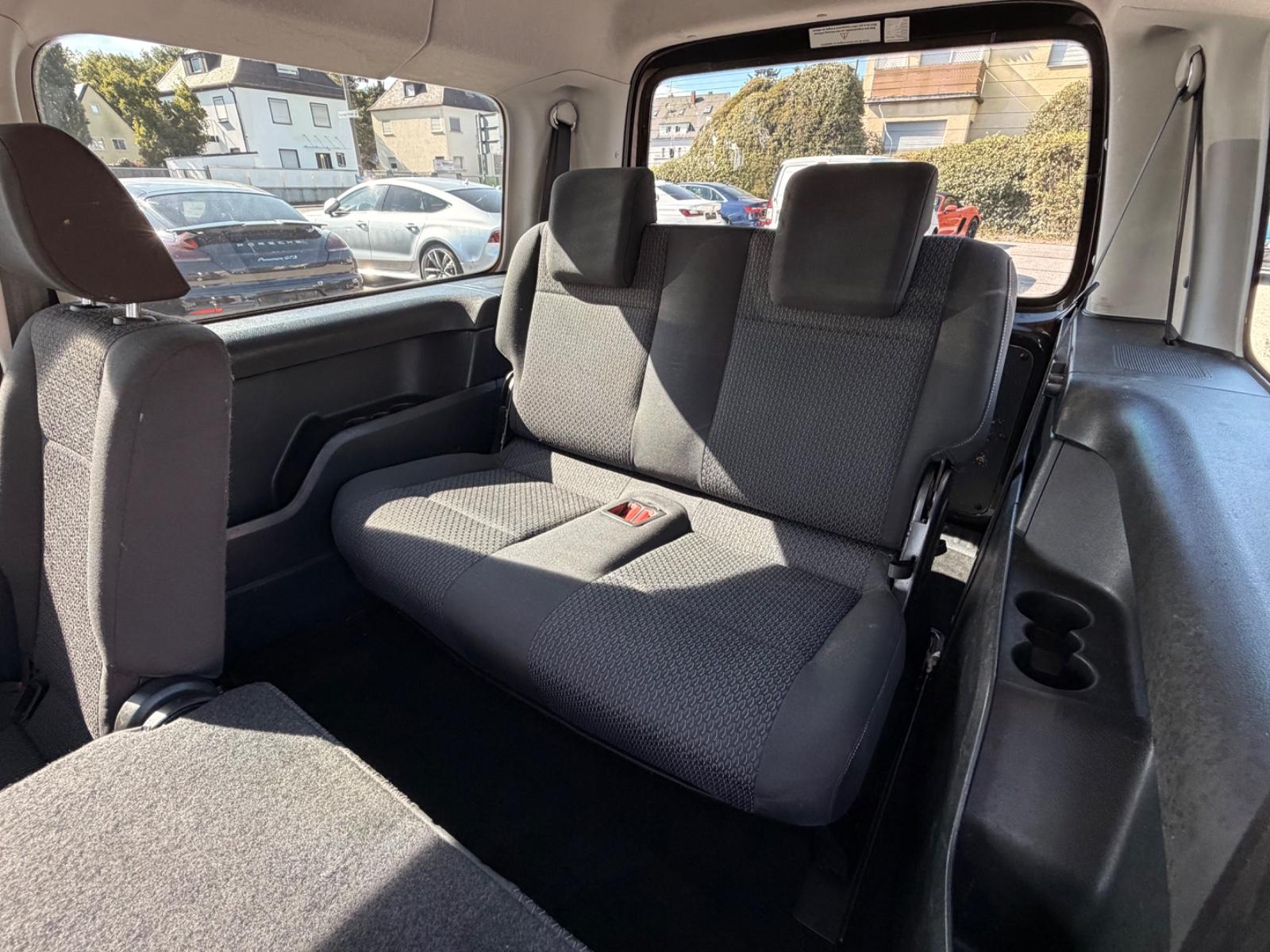 Volkswagen Caddy 2,0 TDI Aut / 7xSITZER / AHK / NAVI / STHZ