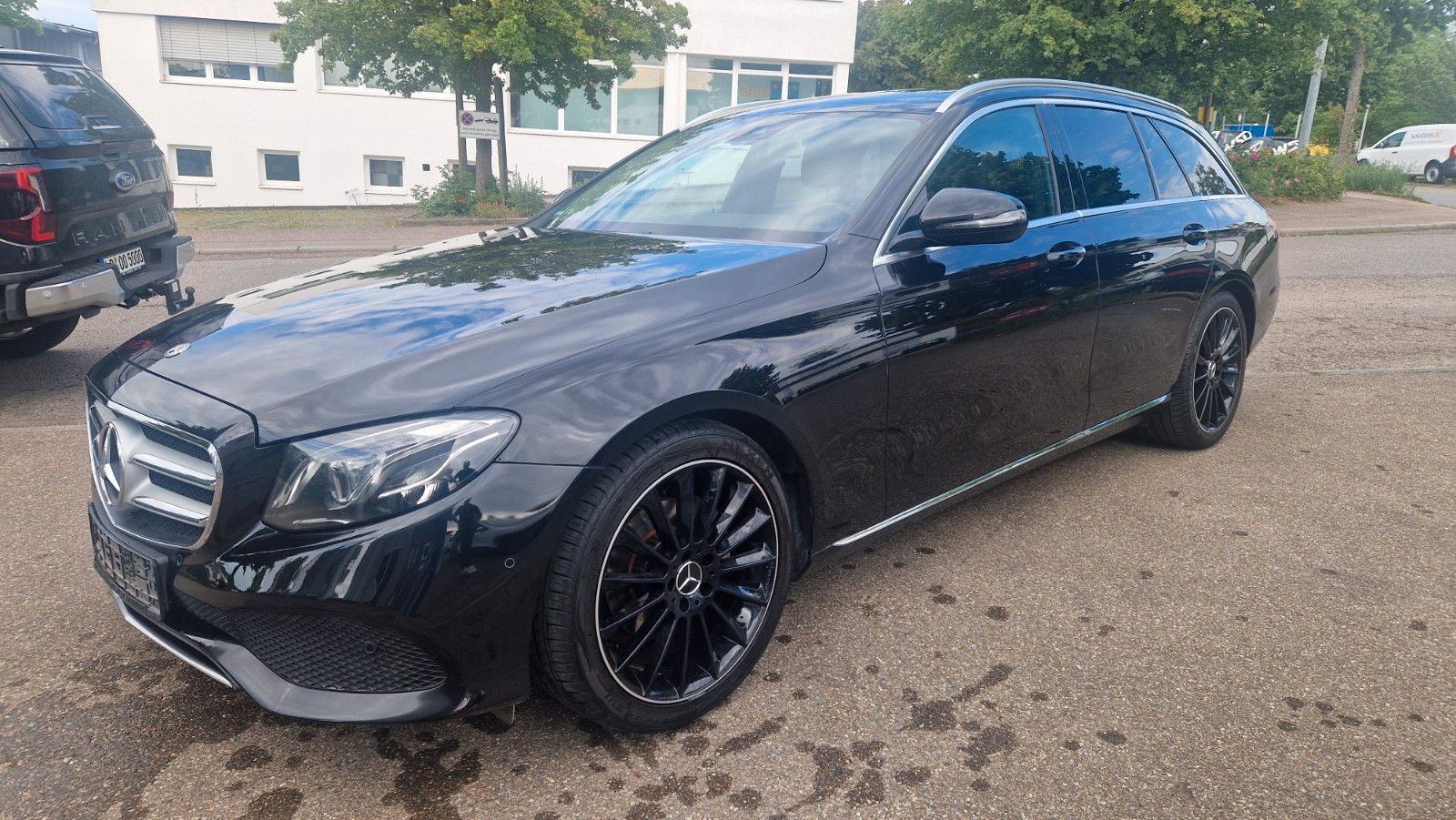 MERCEDES-BENZ E 220 d T Autom.LED*Navi*Leder*