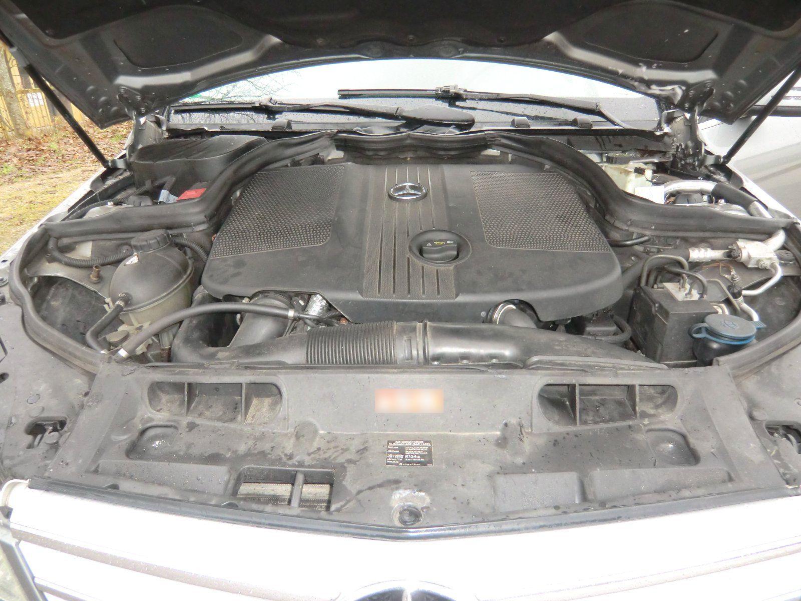 Mercedes-Benz C250 2010 — photo 15