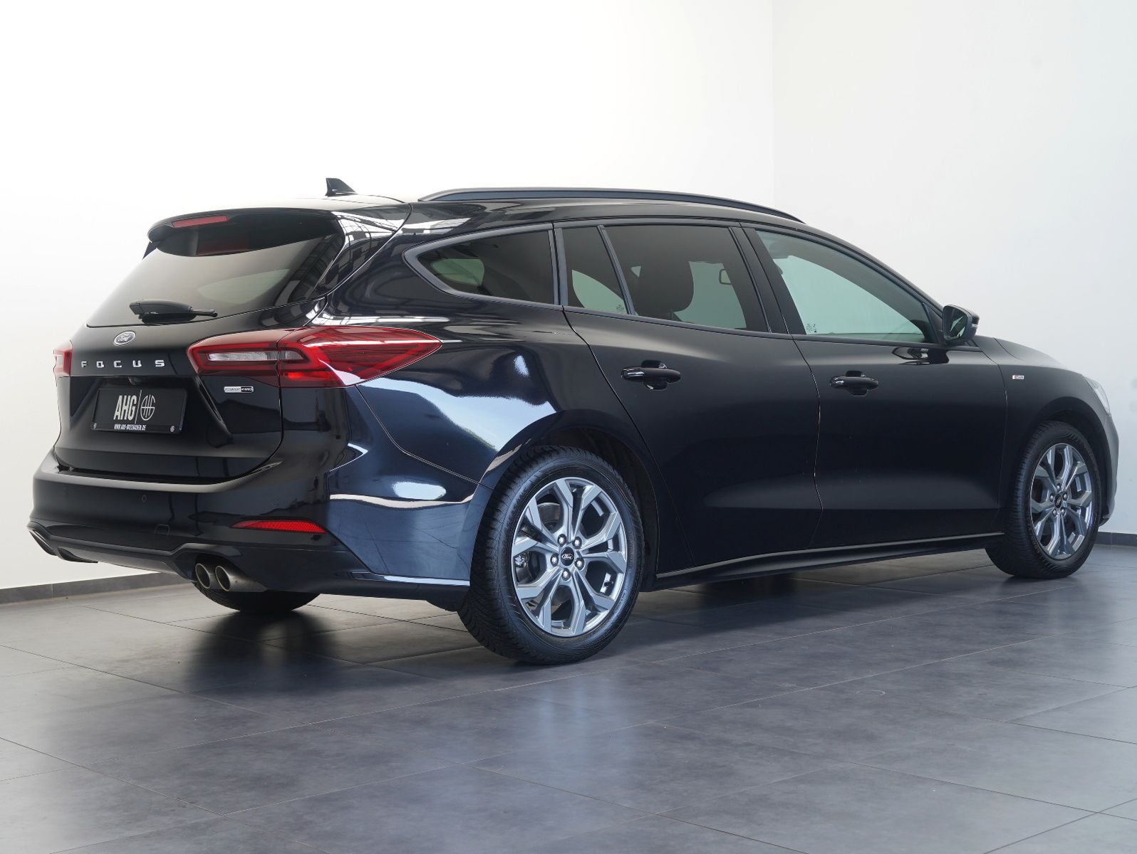 Fahrzeugabbildung Ford Focus Turnier ST-Line X 1.0 EcoBoost Mild-Hybrid