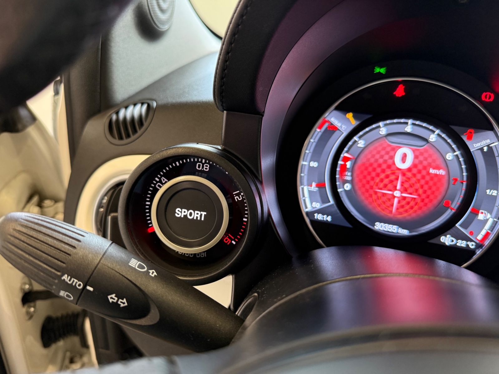 Fahrzeugabbildung Abarth 500 595 Basis, Sky Dome Pano,  Alu Sport,