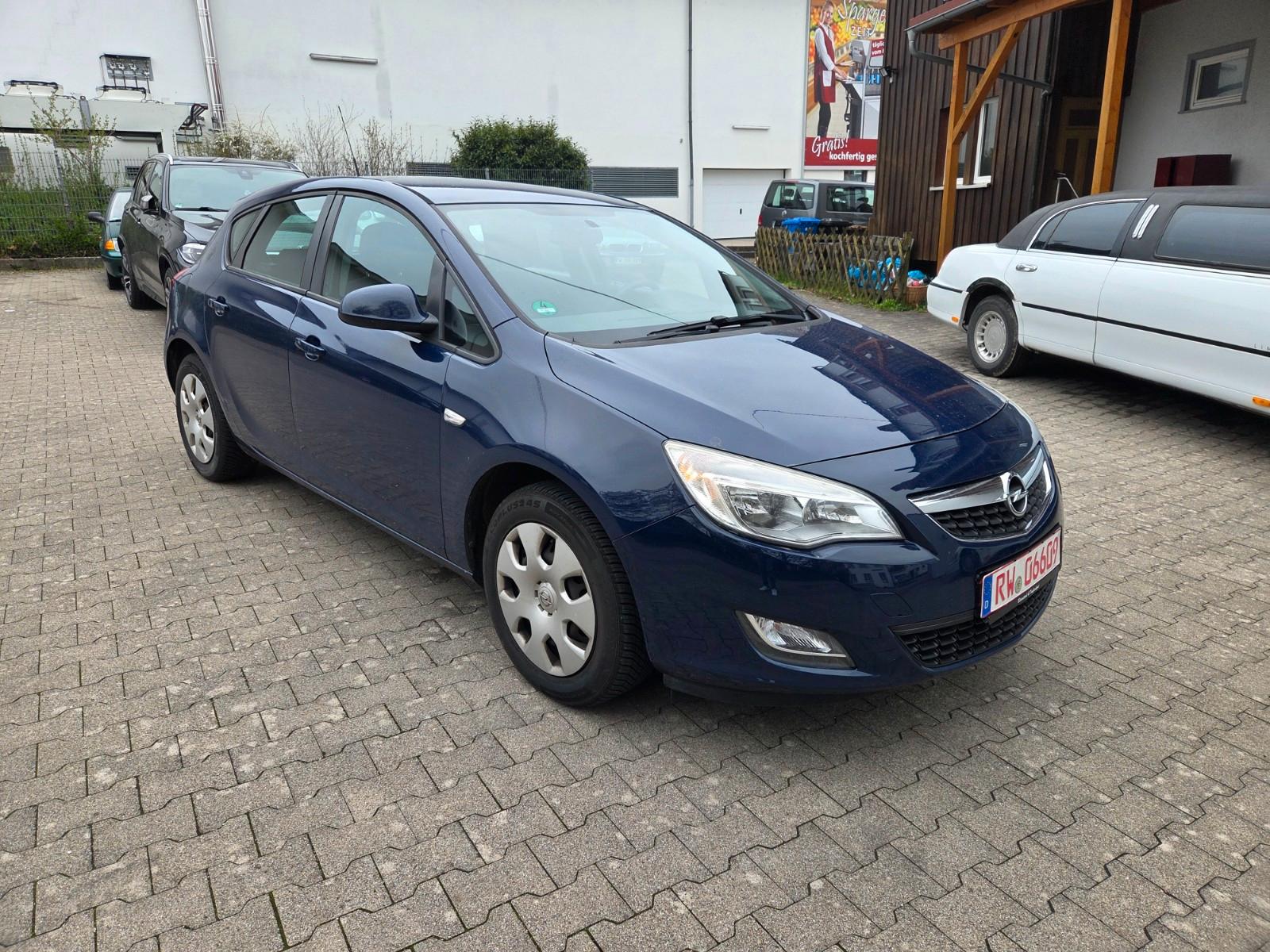 Opel Astra J Lim. 5-trg. Selection